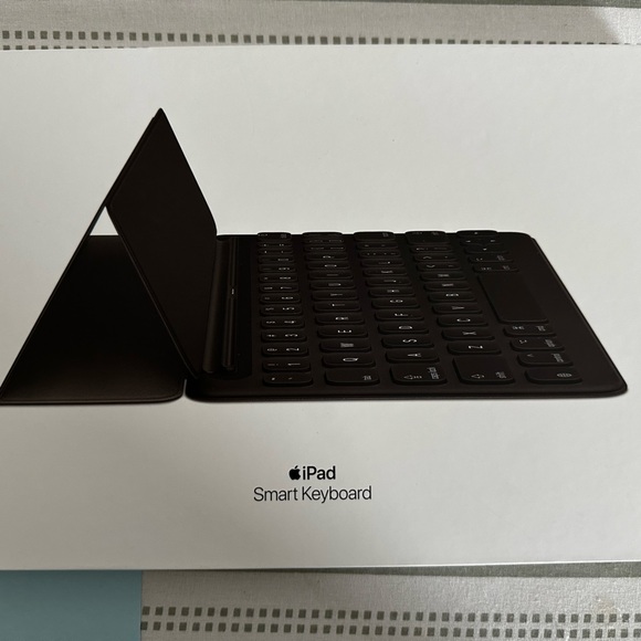 Apple Smart iPad Keyboard iPad Pro 10.5-inch, Open Box - Picture 4 of 6